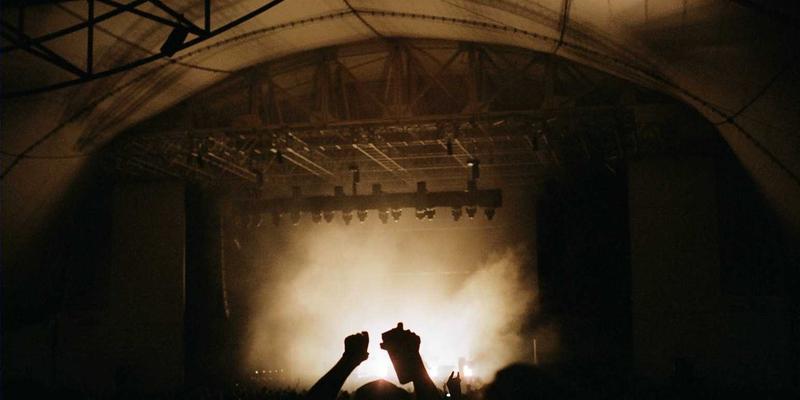 专业创作者显示器选购全攻略：色准、色域与HDR，你的修图剪视频屏幕达标了吗？