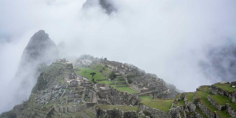 数码产品选购指南：电竞显示器关键参数解读，刷新率、响应时间与色彩准确度如何取舍？