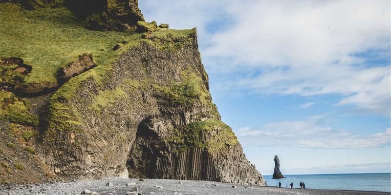 科技指南：如何为父母挑选操作简便的智能手机？功能与界面全解析